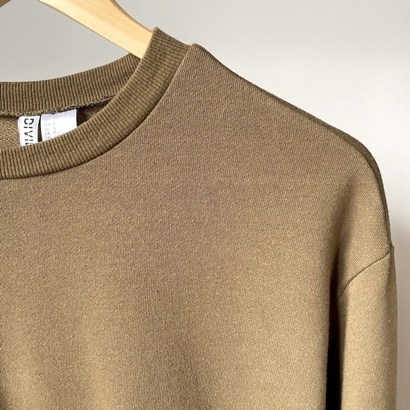 H&M Green Divided Basic Relaxed Fit Sweater - Picture 5 of 5